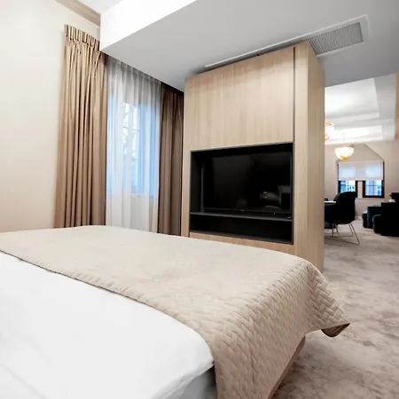 Grand Park Hotel